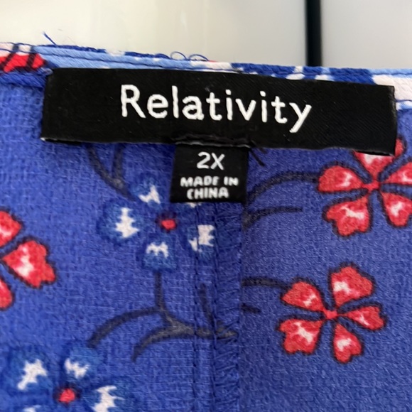 Like new asymmetrical blouse - Picture 3 of 3